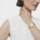Reloj analógico T-Shine de acero IP dorado con zirconias cúbicas